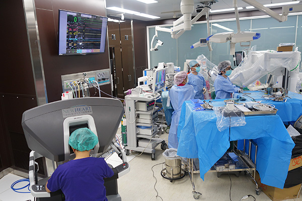手術支援ロボット“ダビンチ（da Vinci Surgical System）”